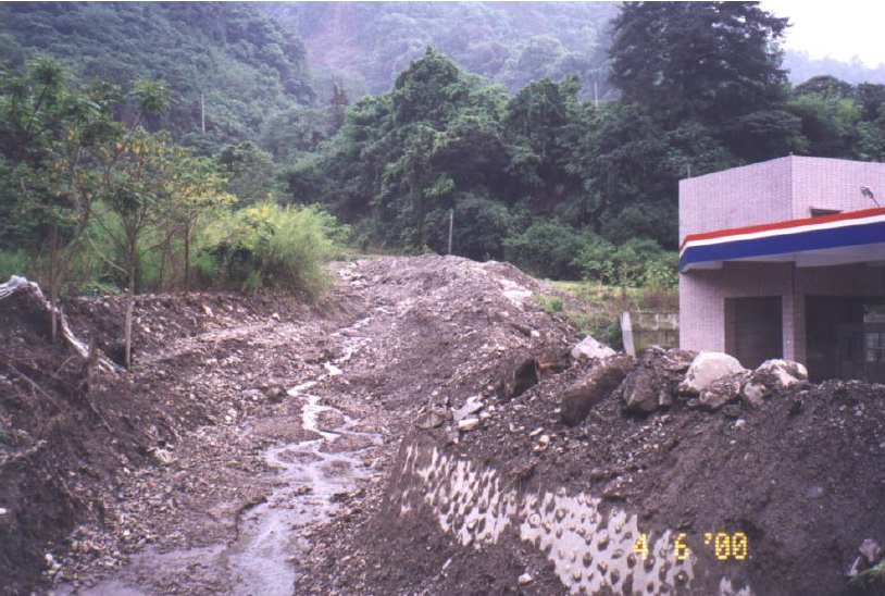 2000年4月：短時間內連續遭土石流掩埋 2 次